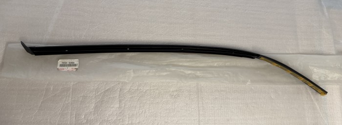 Молдинг ветрового стекла toyota LC 100 7553460050
