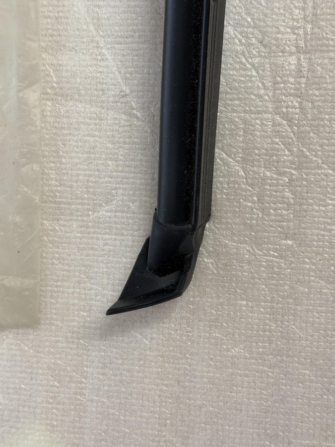 Молдинг ветрового стекла TOYOTA LC 100 7553360060