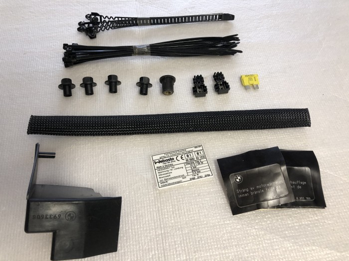 Комплект крепежа WEBASTO BMW E60 (втулки 5 шт, хомуты, разьемы 2 шт, крепеж, предохранитель) 64500396436