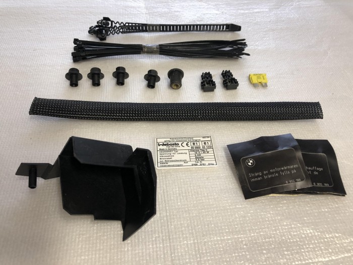 Комплект крепежа WEBASTO BMW E60 (втулки 5 шт, хомуты, разьемы 2 шт, крепеж, предохранитель) 64500396436
